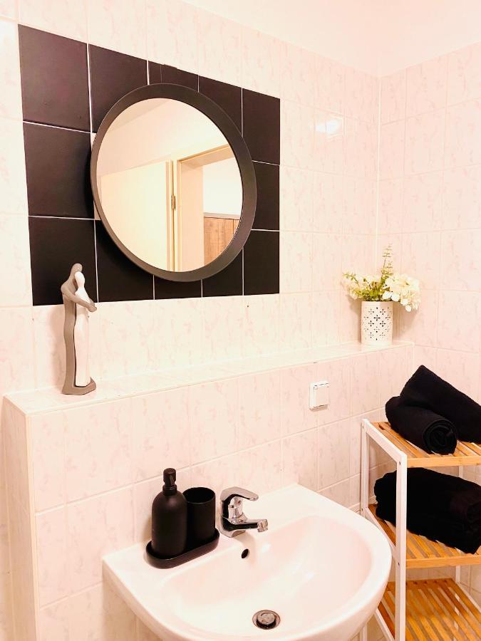 Saniertes Studio - Elisa - Mit Balkon, Wlan, Smart-Tv & Kueche In City-Naehe Erfurt Extérieur photo