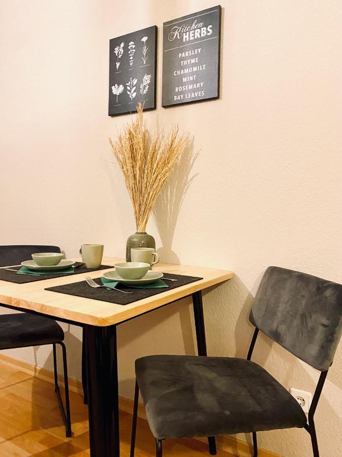 Saniertes Studio - Elisa - Mit Balkon, Wlan, Smart-Tv & Kueche In City-Naehe Erfurt Extérieur photo